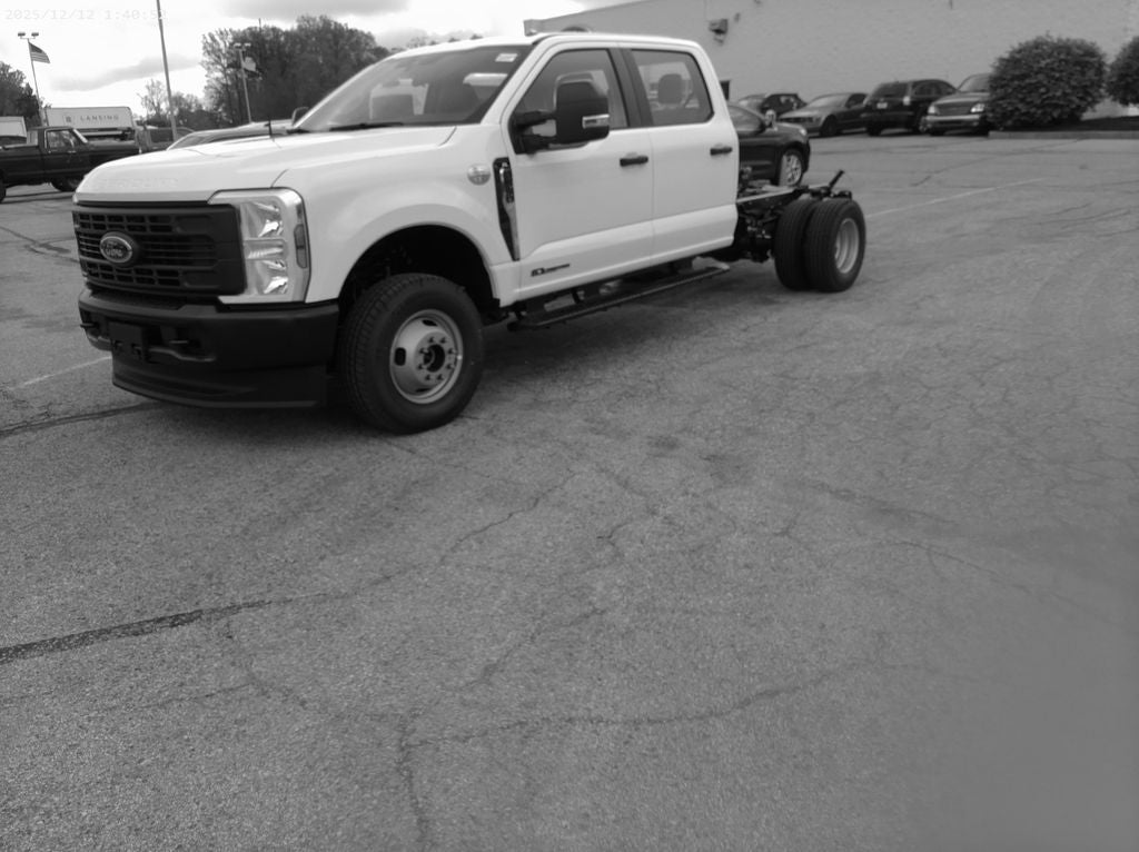 2026 Ford F-350 XL 4x4 Crew Cab 179-In DRW's photo