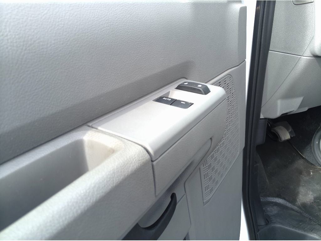 2025 Ford E-350SD Base Cutaway