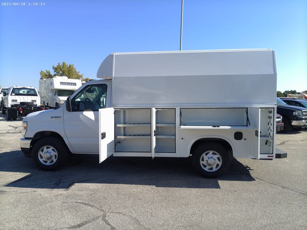 2026 Ford E-350SD Base Cutaway