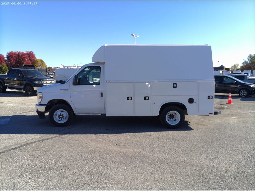2026 Ford E-350SD Base Cutaway