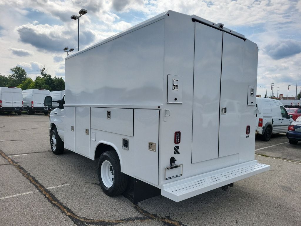 2027 Ford E-350SD Base Cutaway