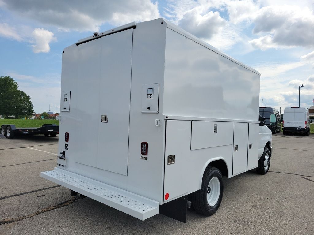 2027 Ford E-350SD Base Cutaway