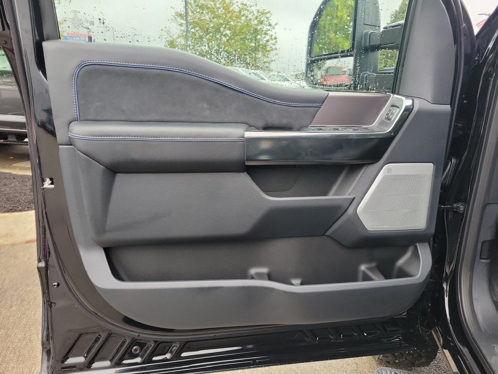 2027 Ford F-250SD Platinum