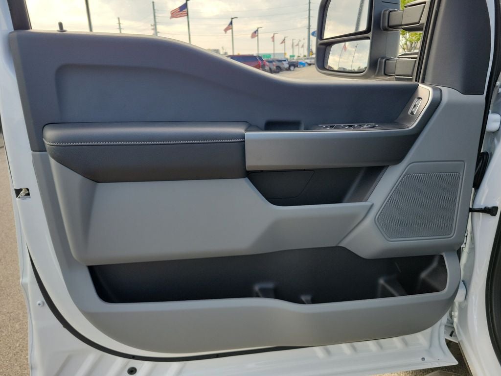 2027 Ford F-350SD XLT