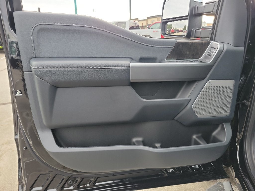 2027 Ford F-350SD Lariat DRW