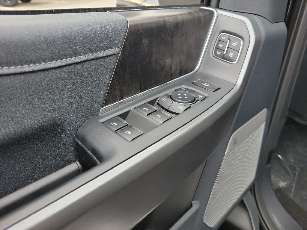 2027 Ford F-350SD Lariat DRW