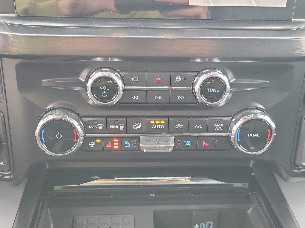 2027 Ford F-350SD Lariat DRW