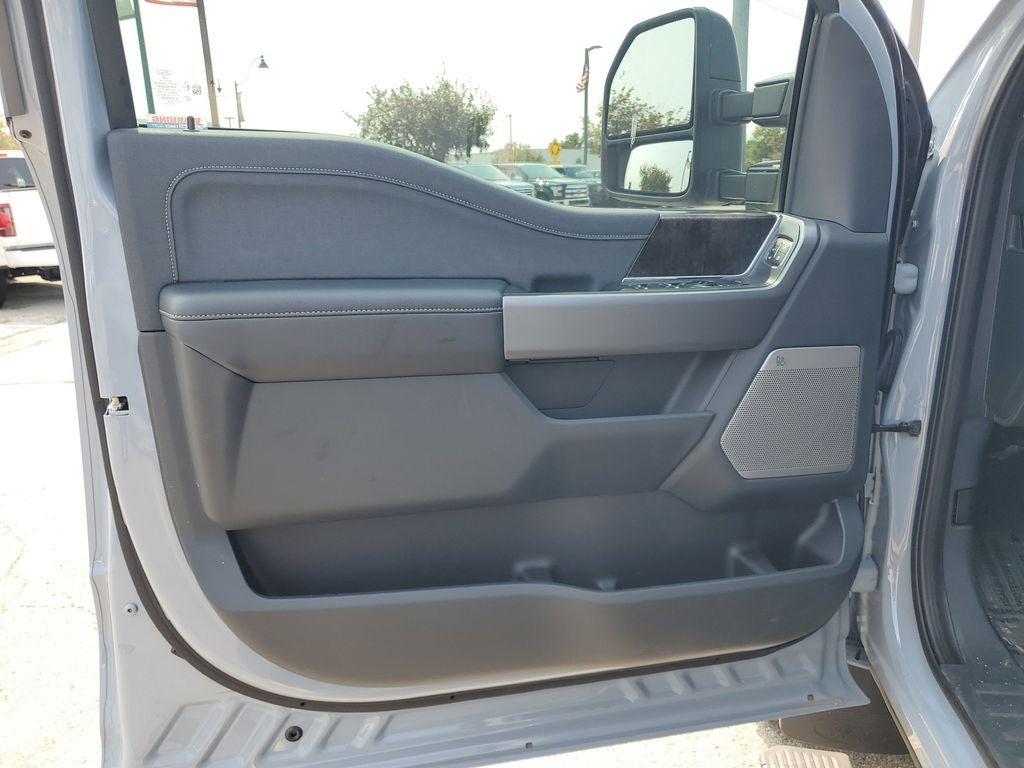 2025 Ford F-350SD Lariat DRW