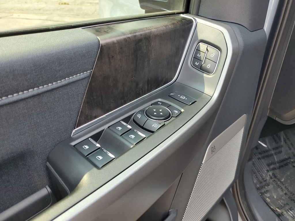 2025 Ford F-350SD Lariat DRW