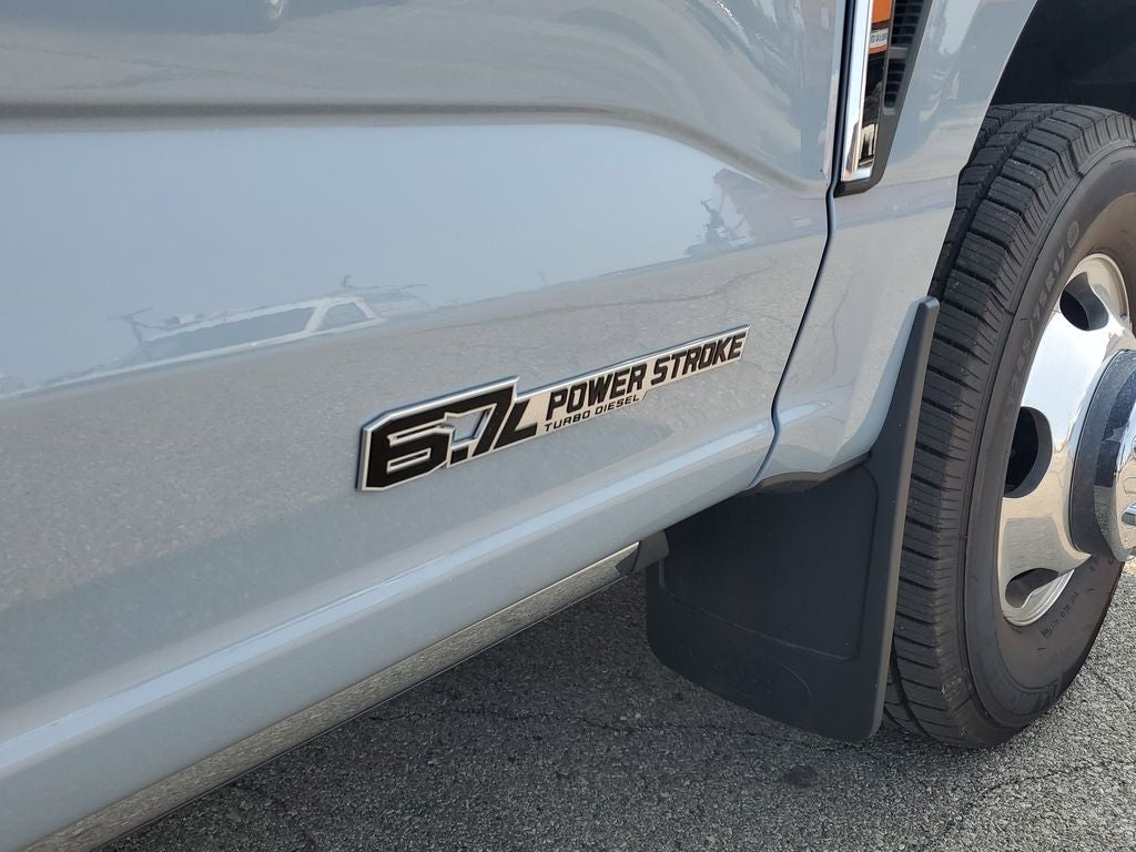 2025 Ford F-350SD Lariat DRW