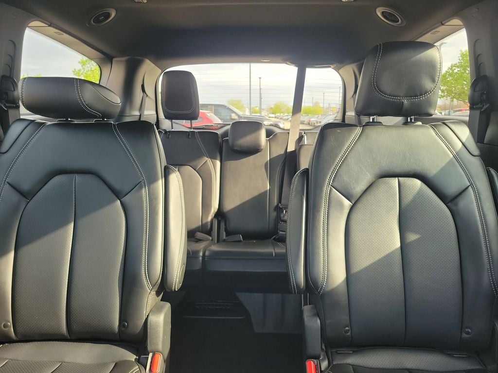 2025 Chrysler Pacifica Select