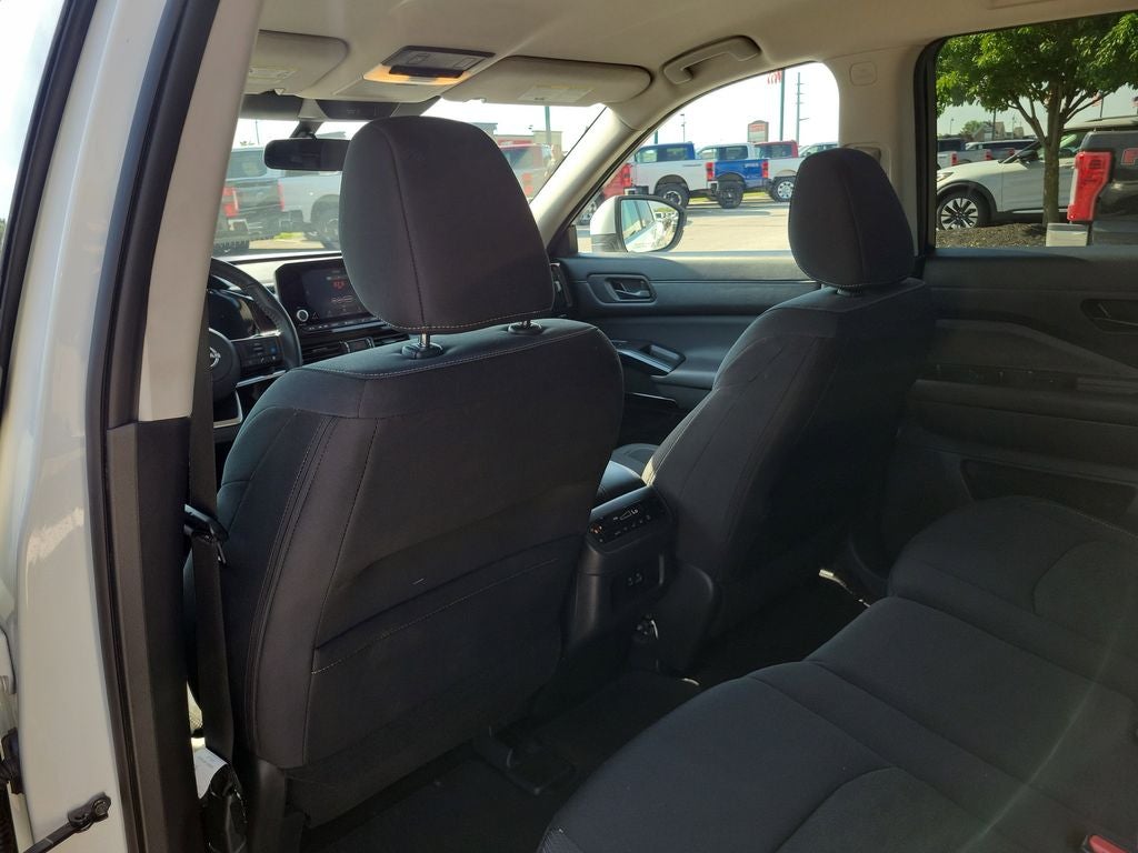 2024 Nissan Pathfinder SV