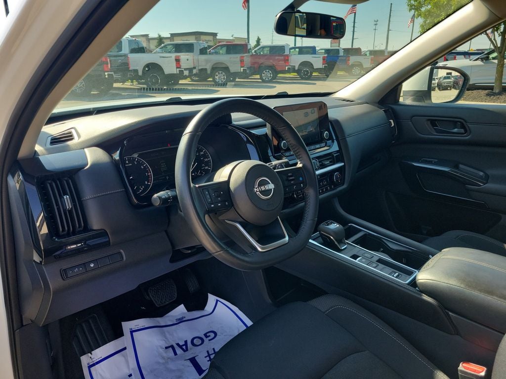 2024 Nissan Pathfinder SV