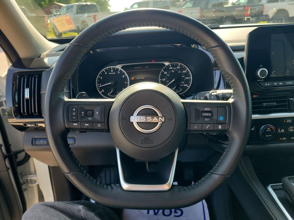 2024 Nissan Pathfinder SV