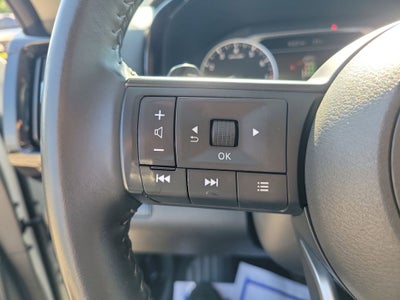 2024 Nissan Pathfinder SV