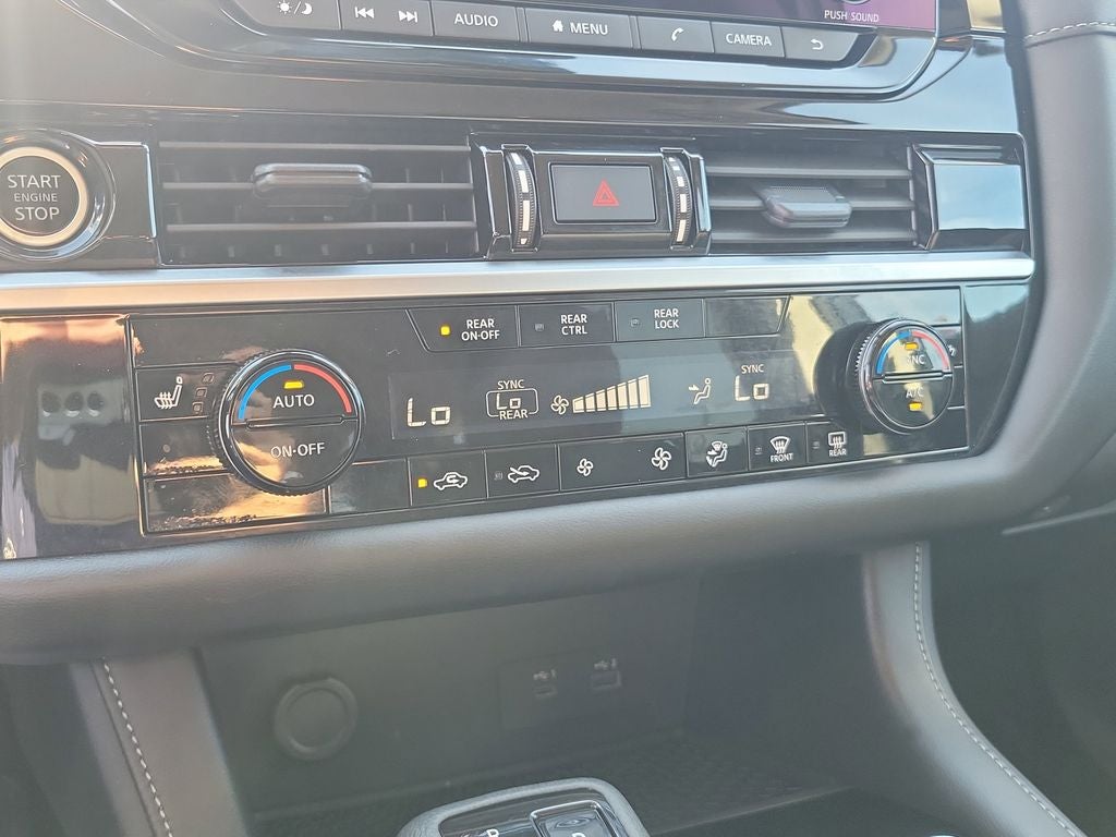 2024 Nissan Pathfinder SV