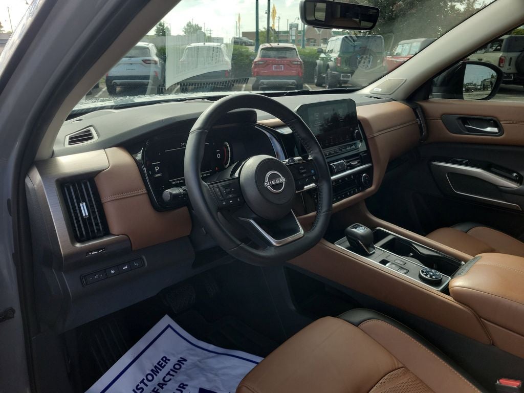 2023 Nissan Pathfinder Platinum
