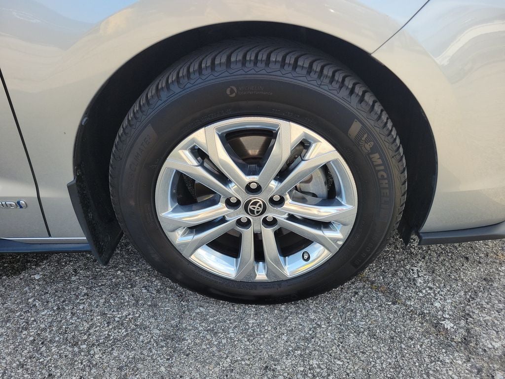 2021 Toyota Sienna XSE 7 Passenger